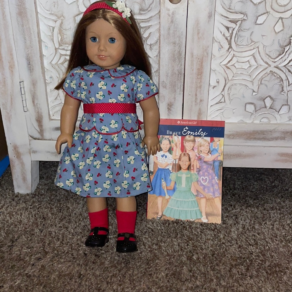RETIRED AMERICAN GIRL EMILY